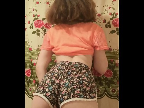 ❤️ Una ghjovana sexy si spoglia i pantaloncini davanti à a camera Pornografia dura à noi % co.yh9n.top%